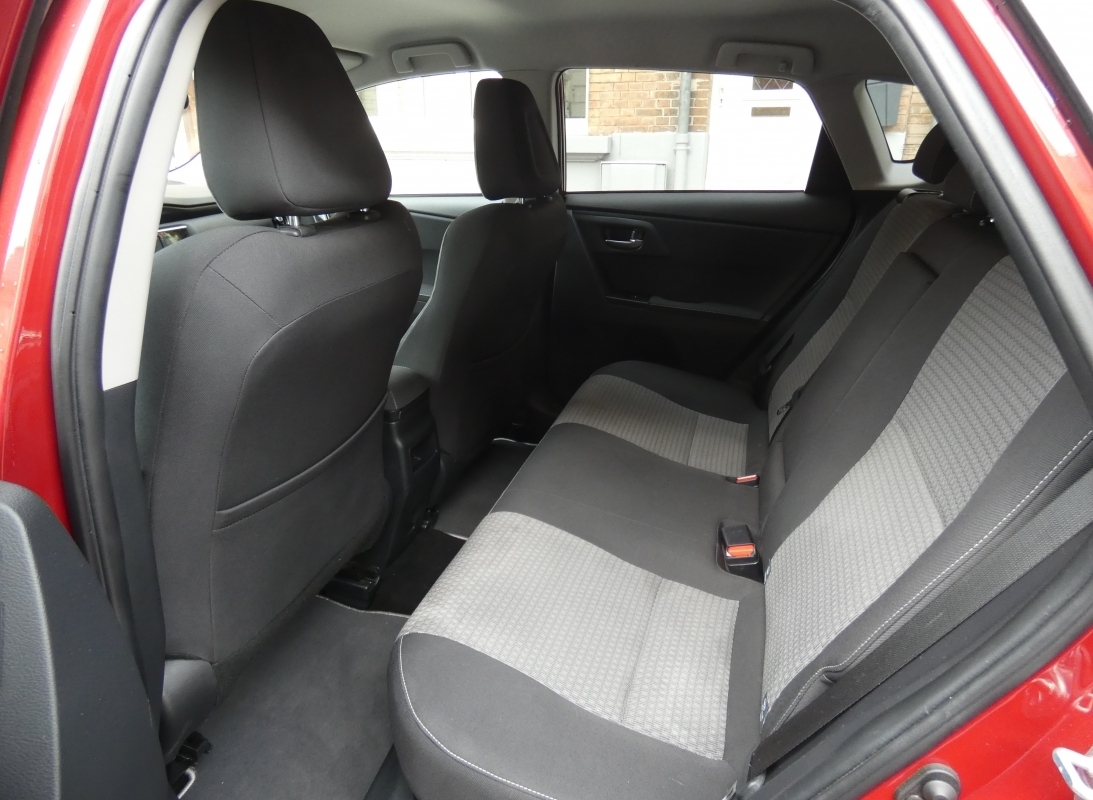 Toyota Auris — 11
